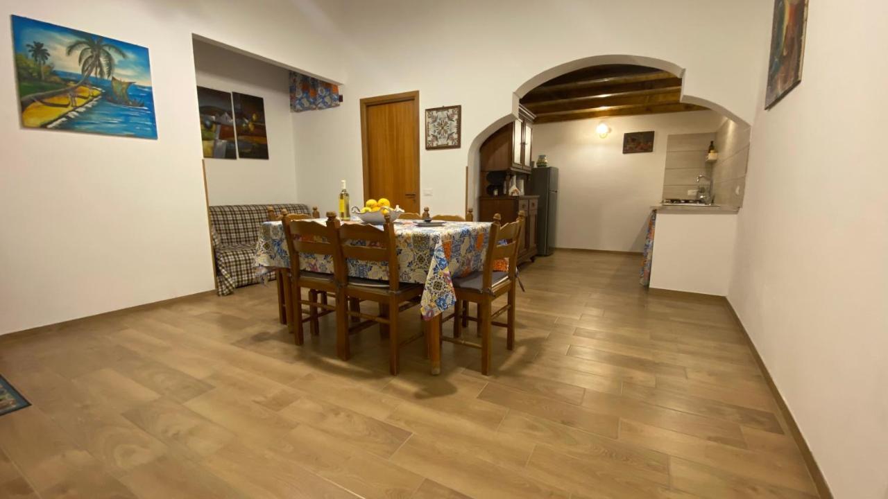 Pietro Holiday Home 卡斯泰拉马莱 外观 照片