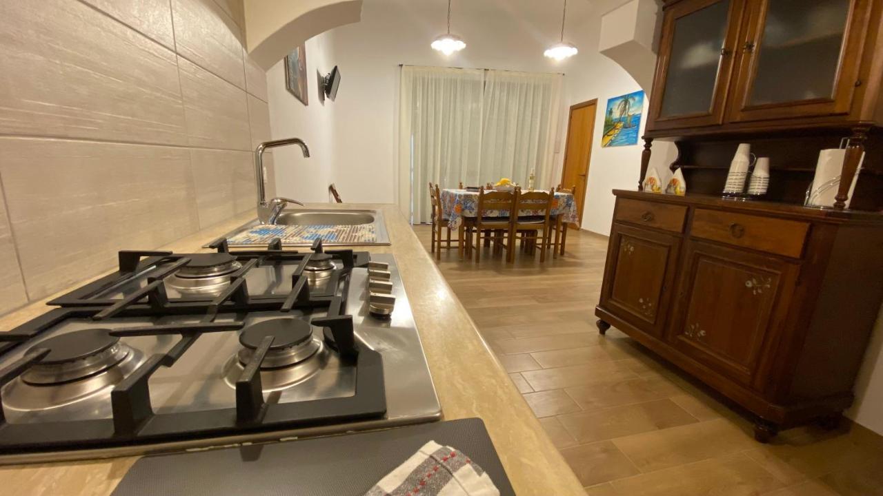 Pietro Holiday Home 卡斯泰拉马莱 外观 照片