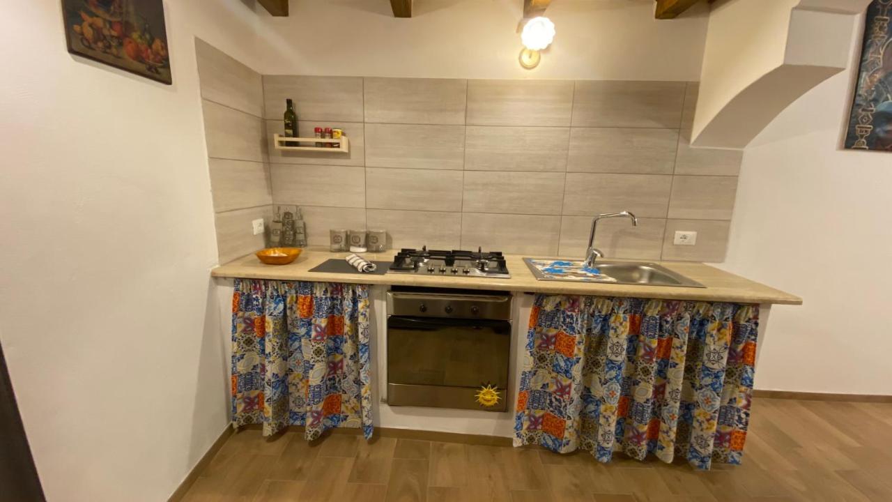 Pietro Holiday Home 卡斯泰拉马莱 外观 照片