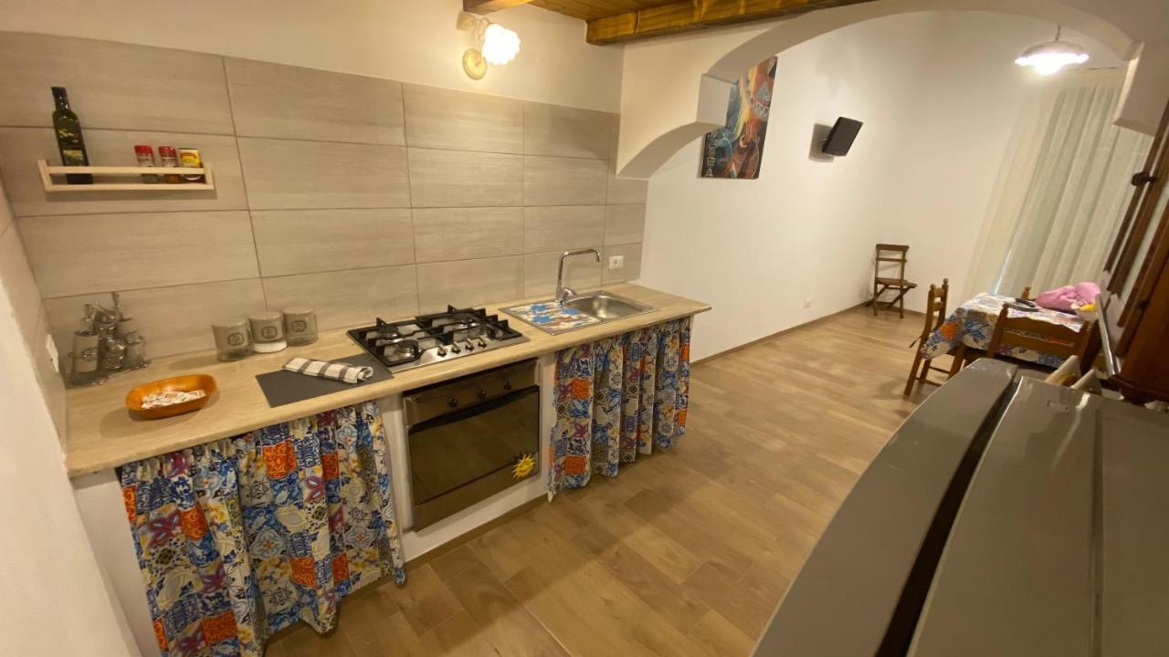 Pietro Holiday Home 卡斯泰拉马莱 外观 照片