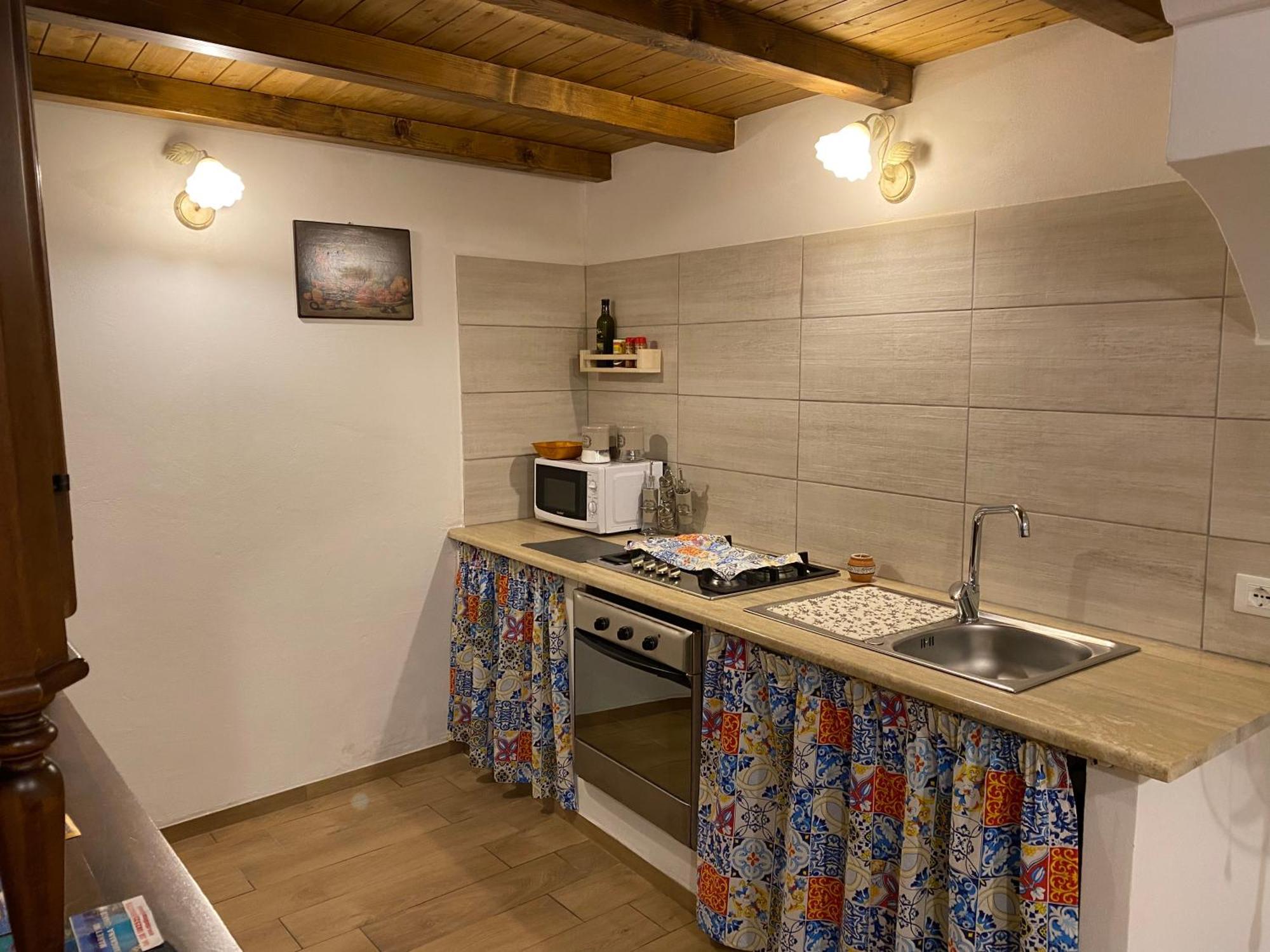 Pietro Holiday Home 卡斯泰拉马莱 外观 照片